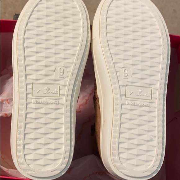 NIB Nina micro suede tan and gold booties 9 - Picture 5 of 6